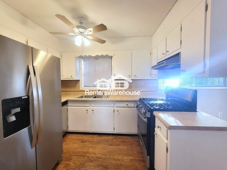 Building Photo - 336 Woodstock Dr SW