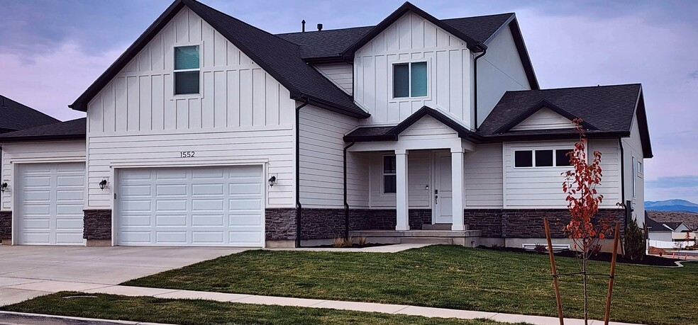 Building Photo - 1552 S 210 W
