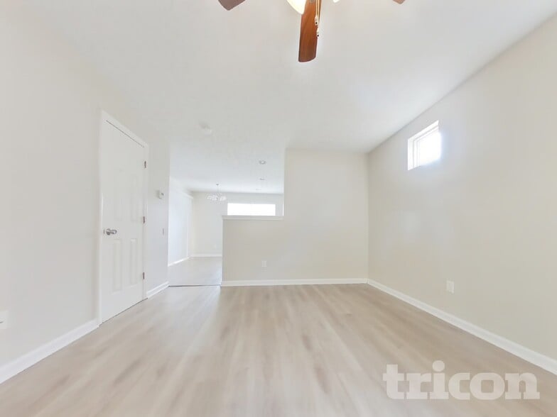 Building Photo - 220 Oak Grove Way