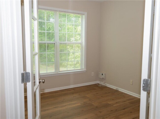 Building Photo - 663 Prada Ct NE