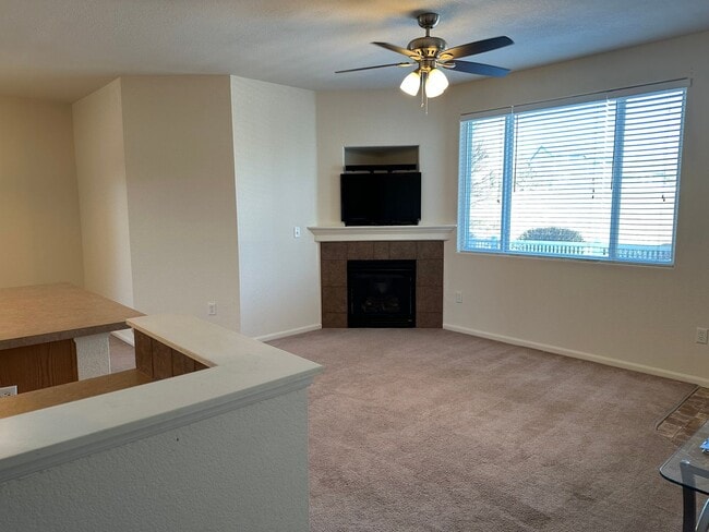 Building Photo - 2BD 2Bth near Centerra