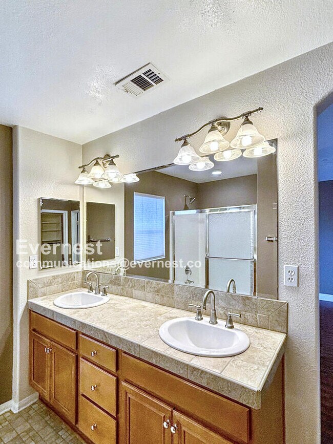 Building Photo - 10435 Whitcomb Way