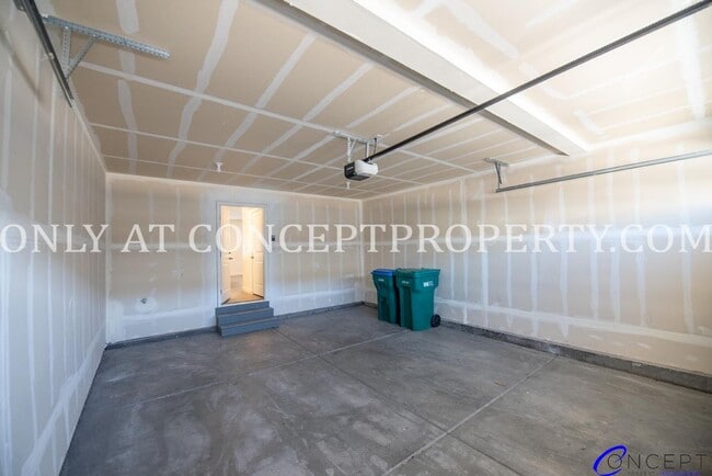 Building Photo - Brand-New Beautiful Spacious Modern Townhome in Lehi with Luxury Finishes & Prime Amenities