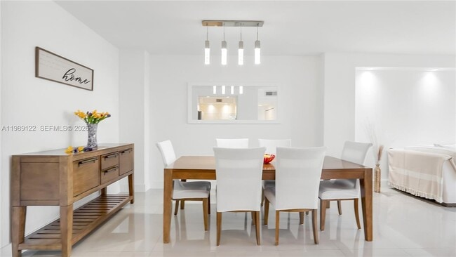 Building Photo - 300 Bayview Dr