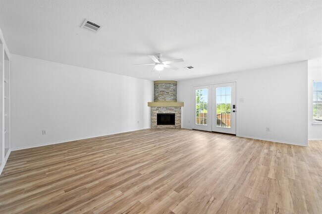 Building Photo - 2412 Regal Park Ln