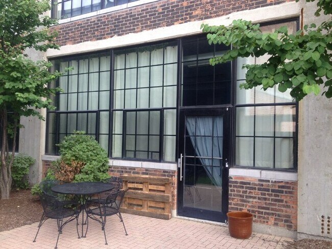 Building Photo - 41 Burroughs St