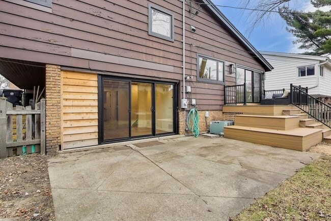 Building Photo - 3530 Hillside Rd