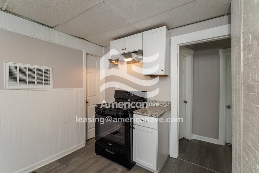 Building Photo - 823 Camden Ave