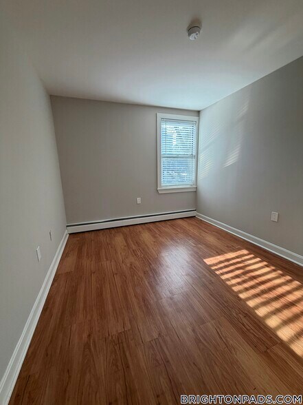 Building Photo - 9 Bronsdon St