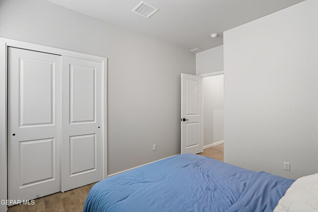 Building Photo - 393 Frodsham St