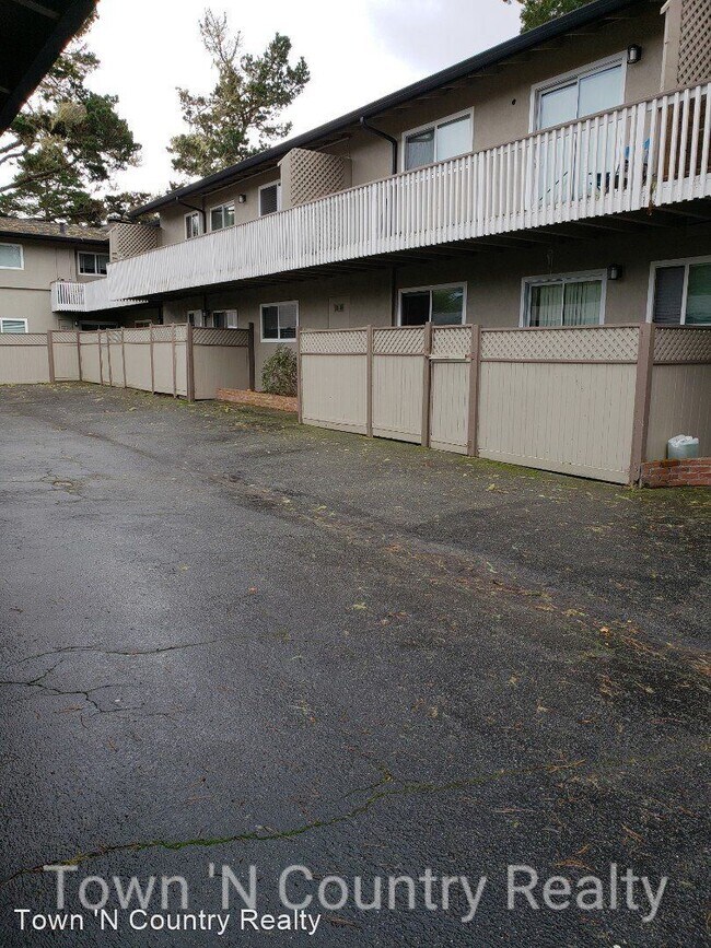 Building Photo - 802 Sunset Dr