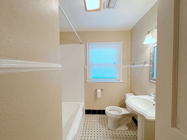 Building Photo - 925/927 Rittiner Drive