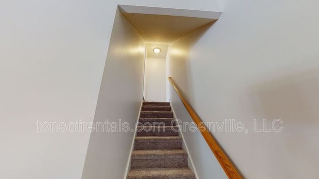 Building Photo - 939 Squires Pt