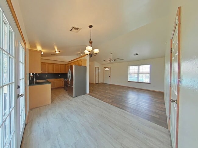 Building Photo - 6837 NW Willow Springs Dr