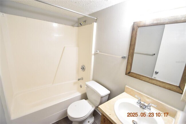Building Photo - 228 Thorntree Pl