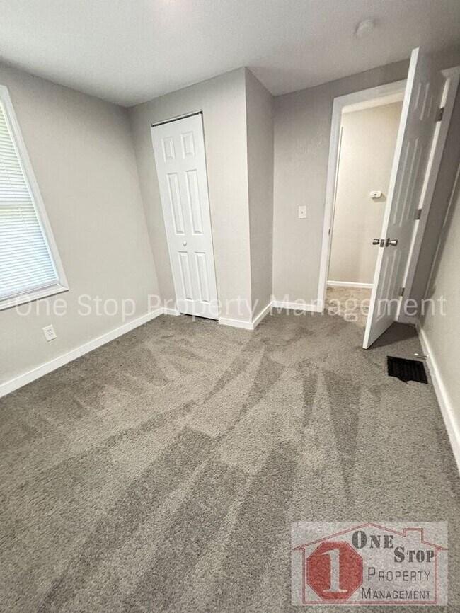 Building Photo - Beautiful 3 Bedroom 2 Bathroom in Kansas C...