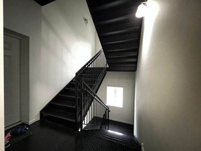 Building Photo - 3220 S Ashland Ave