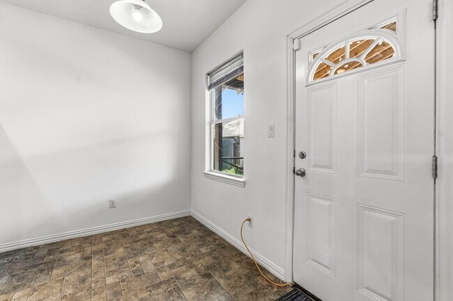 Building Photo - 8203 Loetsch Ridge Way