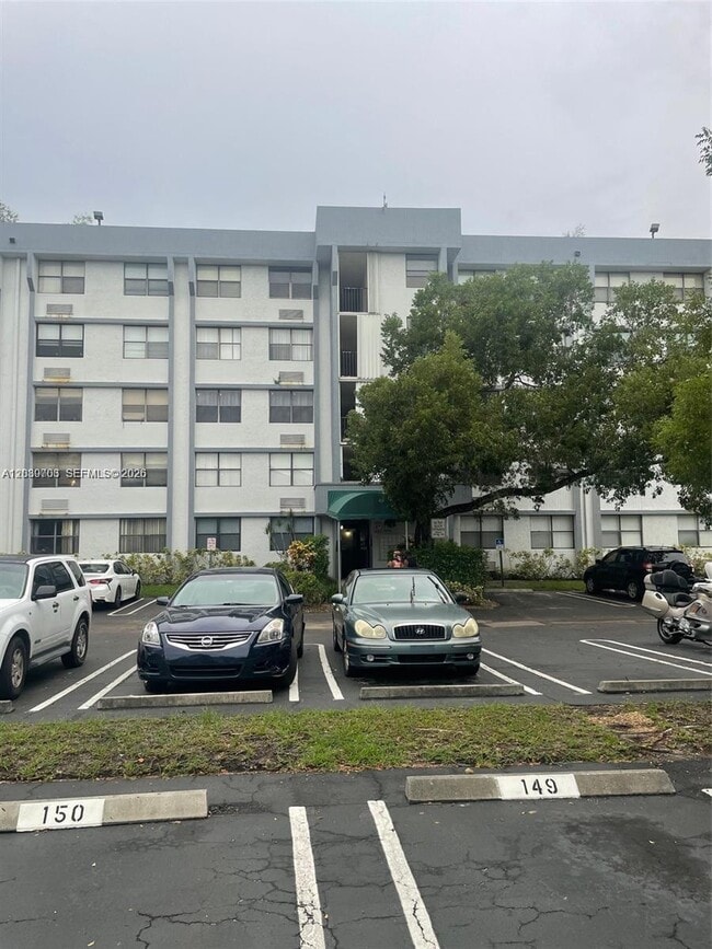 Building Photo - 2401 Riverside Dr