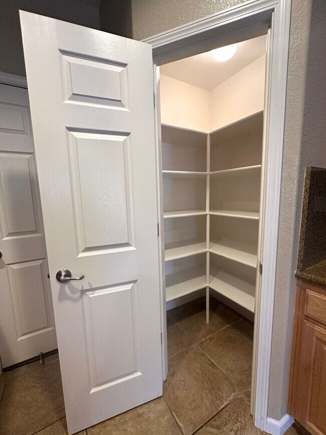 Building Photo - Gorgeous 3 Bed, 2 Bath in Gated Community in Brentwood