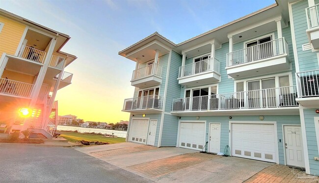 Building Photo - 510 Fort Pickens Rd