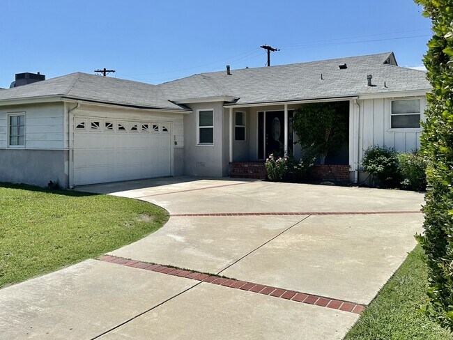 Primary Photo - 6441 Baird Ave