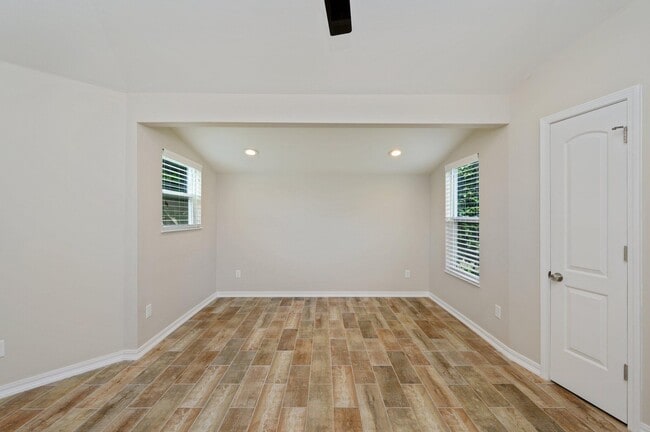 Building Photo - 502 3rd Ave