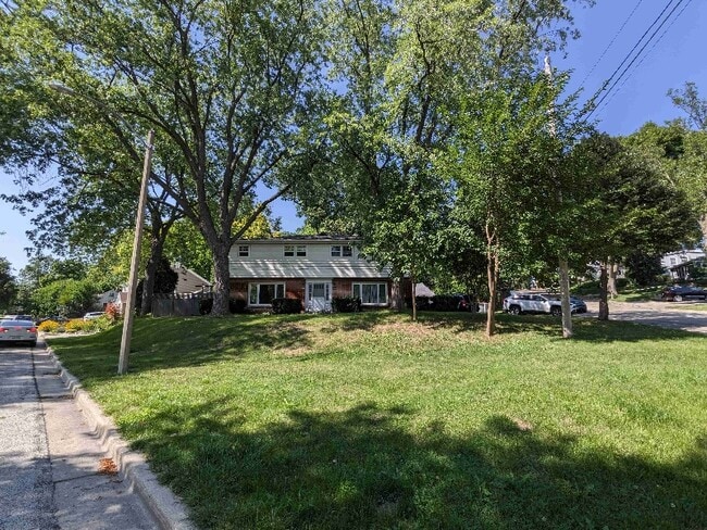 Building Photo - 251 N 116th St
