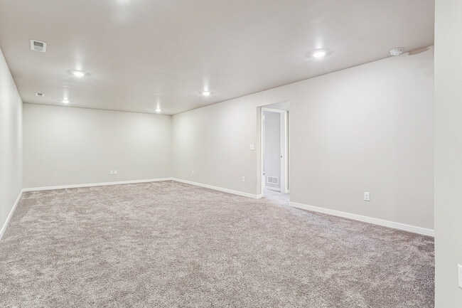 Building Photo - 785 River Bnd Ln