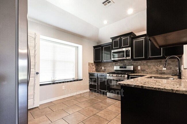Building Photo - 8037 Waters Edge Way