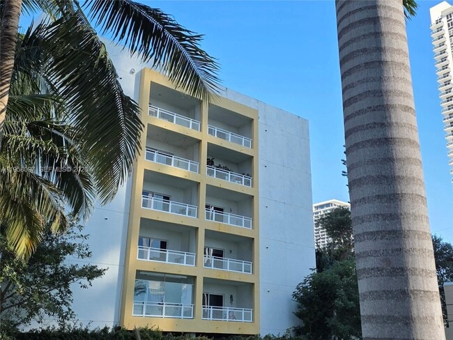 Building Photo - 471 NE 25th St