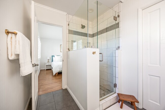 Building Photo - 2510 Santiago St