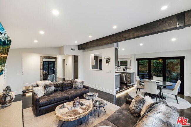 Building Photo - 16725 Oak View Dr