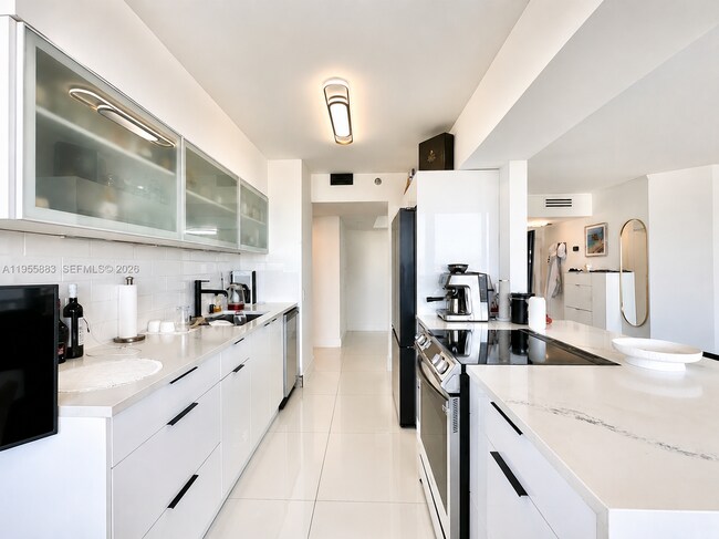 Building Photo - 3640 Yacht Club Dr