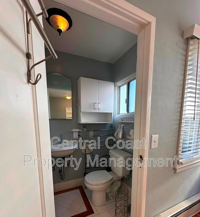 Building Photo - 254 Larkin St