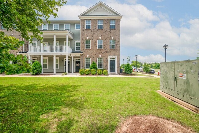 Building Photo - 623 Freeman Dr