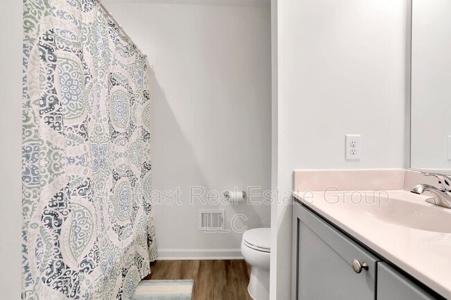 Building Photo - 204 Station Terrace W