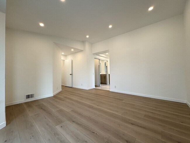Building Photo - 3532 Rollingside Dr