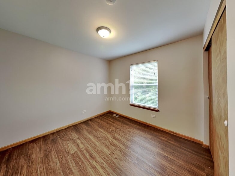 Building Photo - 1907 Westmore Grove Dr