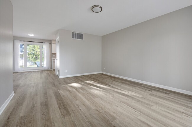 Building Photo - 1031 Maple Ln