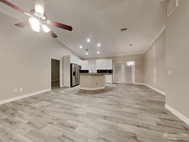 Building Photo - 175 Eppinger Dr
