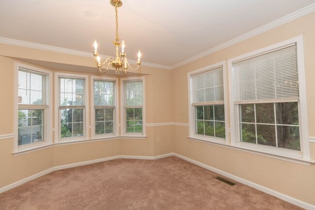 Building Photo - 4 bed, 2.5 bath Single Family Home in Char...