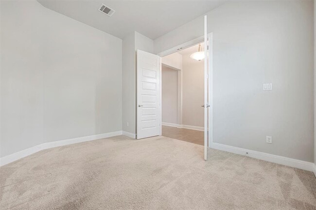Building Photo - 4620 Katherine Dr