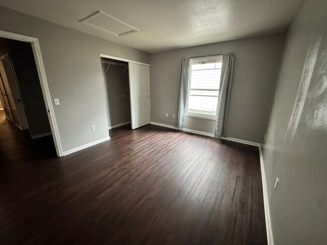 Building Photo - 4 Bedroom House