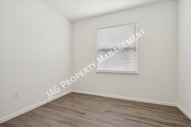 Building Photo - 516 Fredericksburg St