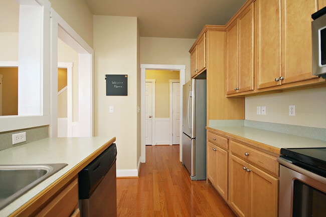Building Photo - Pet Friendly, End-Unit Townhome Near Crozet Park