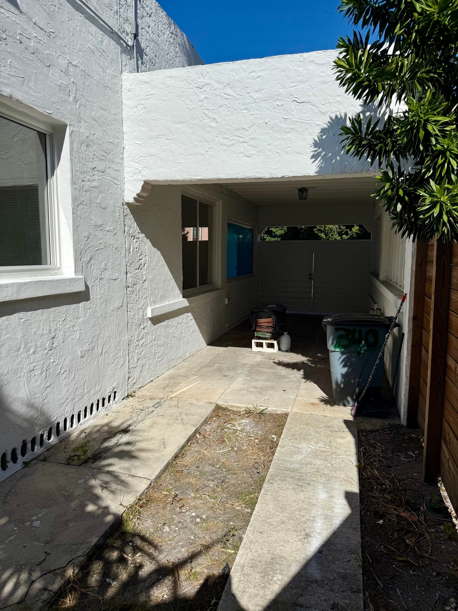 Carport - 340 NE 125th St