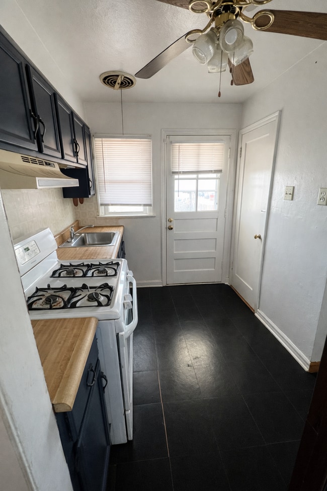 Building Photo - 9682 Lilly Jean Dr