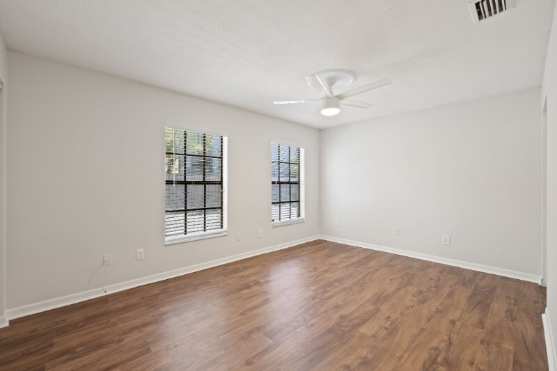 Building Photo - 210 S Habana Ave