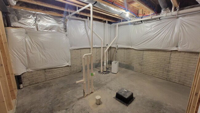 Building Photo - New 4-Bedroom Home In Mount Washington– Storage Galore